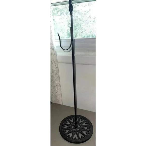 Black Metal Wreath Stand - Picture 3 of 4